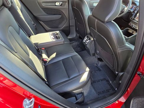 Used 2023 Volvo XC40 B5 Core w/ Convenience Package AWD/4WD image 19