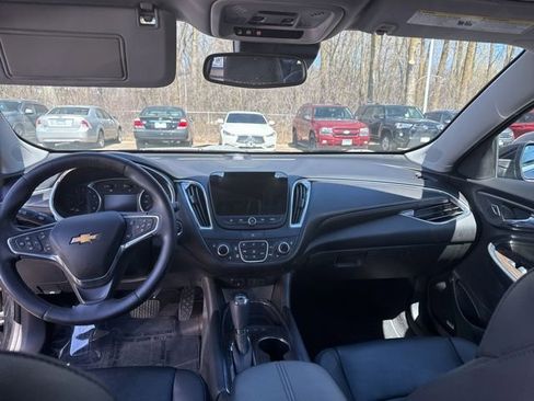 Used 2018 Chevrolet Malibu Premier w/ Premier Sun and Wheel Package image 7