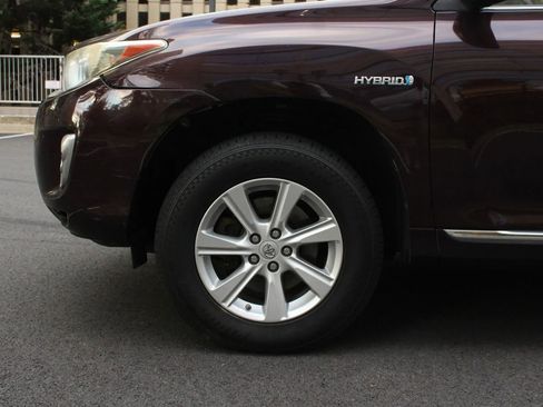 Used 2013 Toyota Highlander 4WD Hybrid image 9