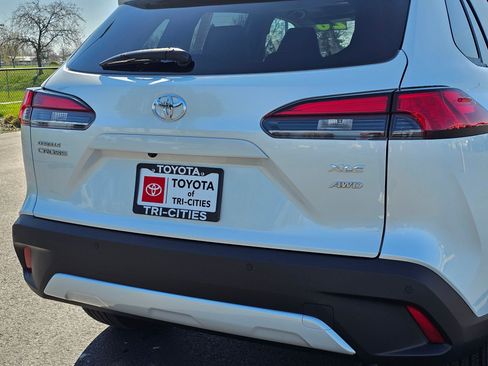 Used 2026 Toyota Corolla Cross XLE w/ Convenience Package image 13