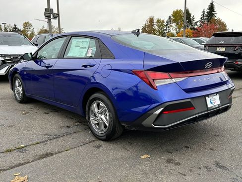 Certified 2025 Hyundai Elantra SE FWD image 5