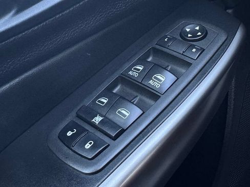 Used 2021 Jeep Cherokee Latitude Plus FWD image 30