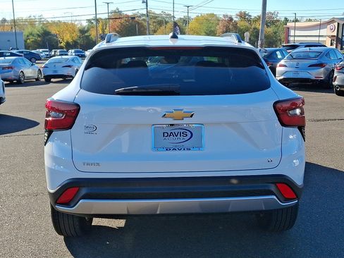Used 2024 Chevrolet Trax LT image 5