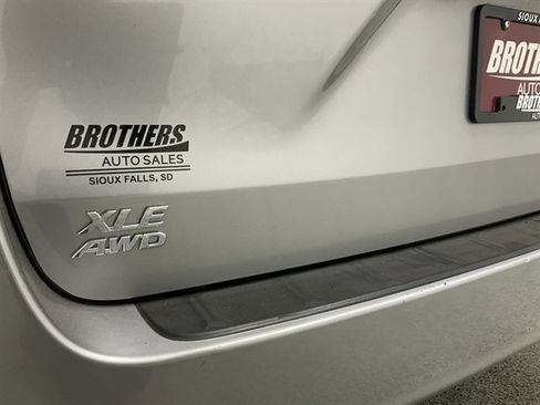 Used 2015 Toyota Sienna XLE image 7