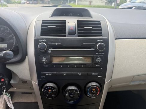 Used 2013 Toyota Corolla L FWD image 18