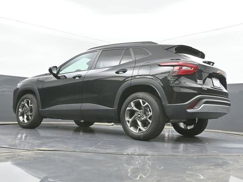 Used 2025 Chevrolet Trax LT w/ LT Convenience Package FWD image 42