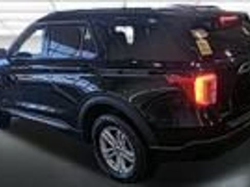 Used 2023 Ford Explorer XLT AWD/4WD image 7