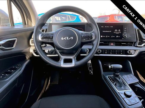 Used 2024 Kia Sportage LX image 8