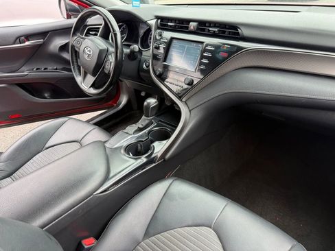 Used 2020 Toyota Camry SE w/ Convenience Package FWD image 14