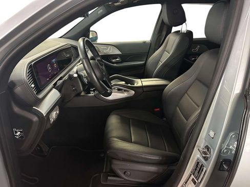 Used 2025 Mercedes-Benz GLS 450 4MATIC image 8