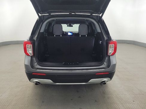 Used 2021 Ford Explorer Limited w/ Equipment Group 301A AWD/4WD image 29