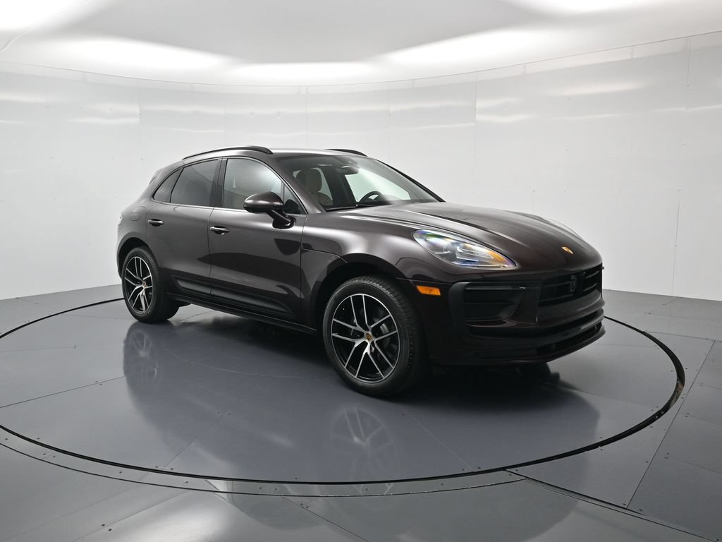 Certified 2026 Porsche Macan AWD/4WD image 32