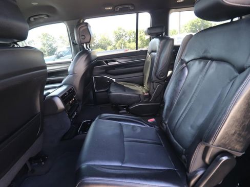 Used 2024 Jeep Wagoneer Series III image 12