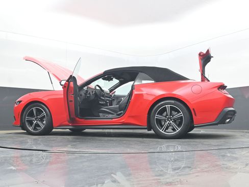 Used 2024 Ford Mustang Convertible RWD image 38