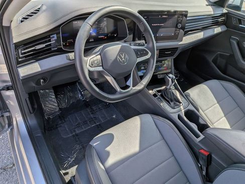 Used 2025 Volkswagen Jetta SE FWD image 15