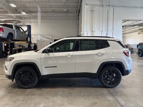 New 2025 Jeep Compass Latitude w/ Sun & Sound Group image 4