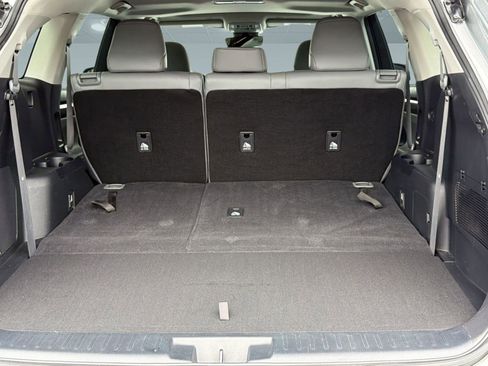 Used 2023 Toyota Highlander Limited FWD image 29