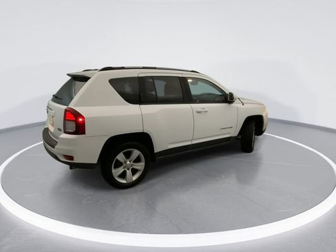 Used 2016 Jeep Compass Latitude AWD/4WD image 6