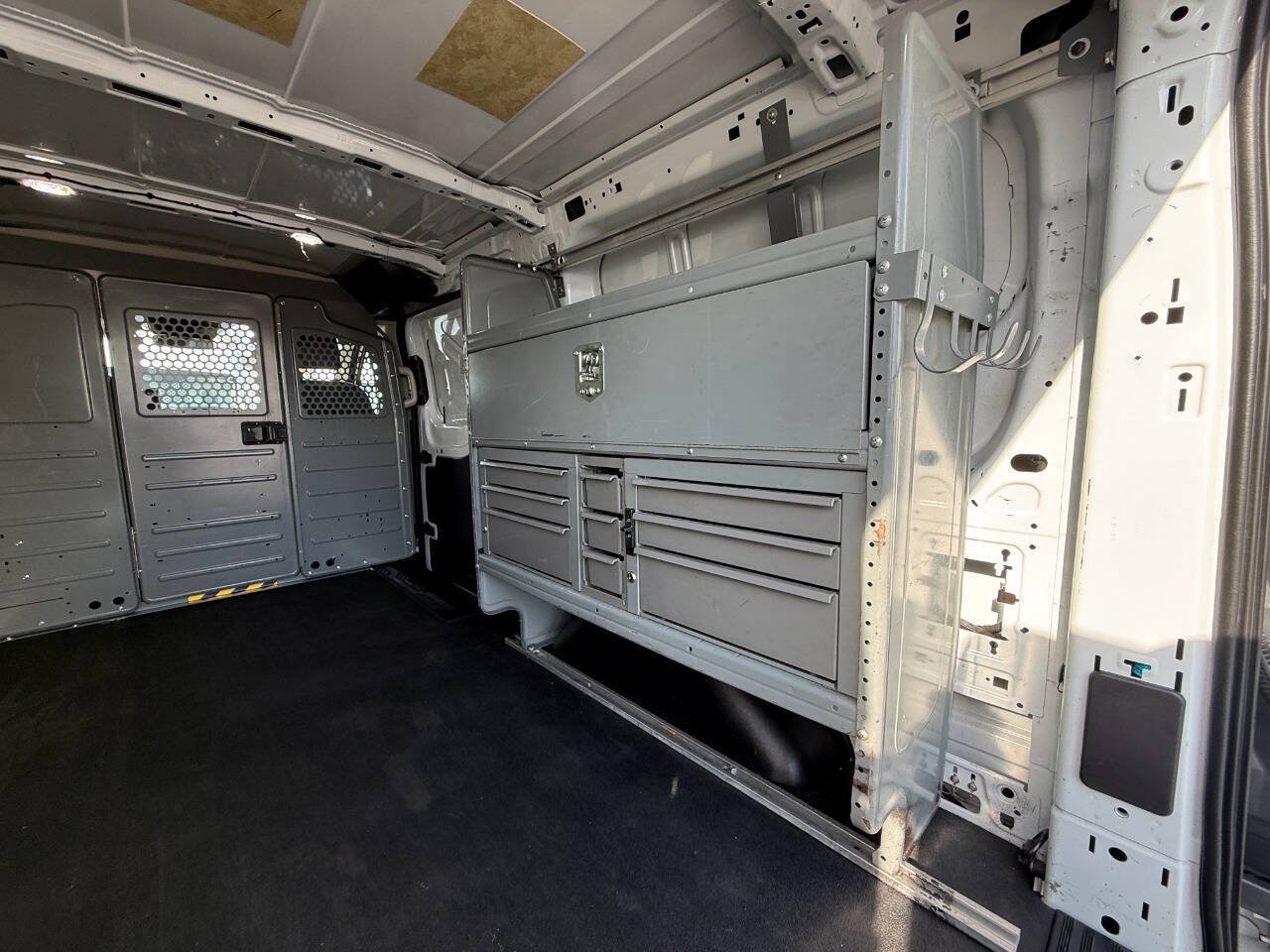 Used 2018 Ford Transit 150 130 Low Roof RWD image 27