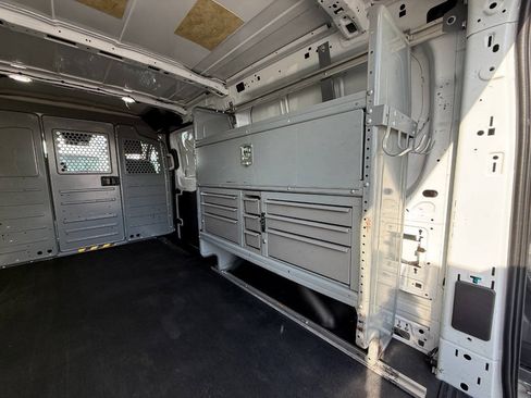 Used 2018 Ford Transit 150 130 Low Roof RWD image 27