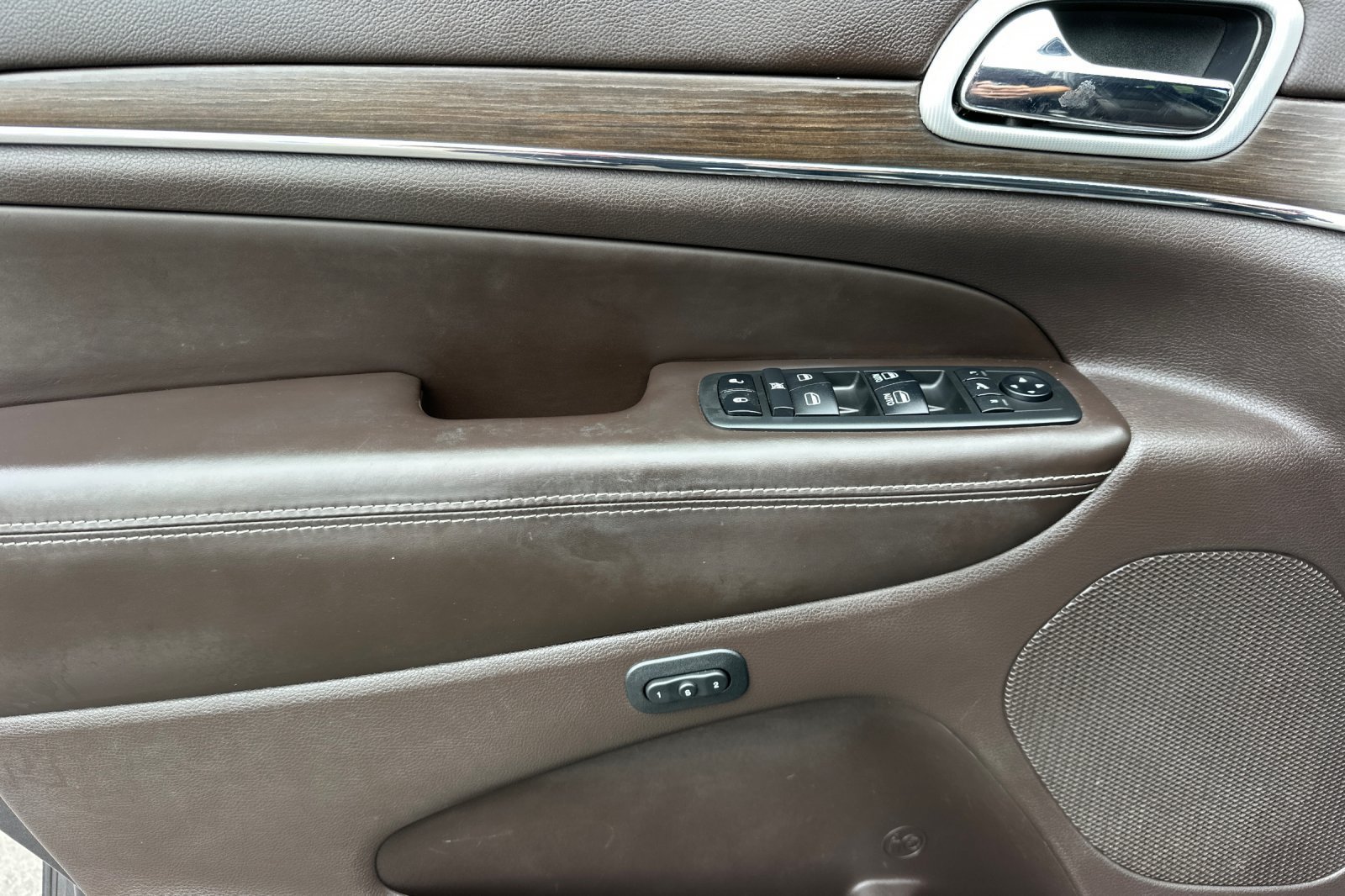 Used 2019 Jeep Grand Cherokee Overland AWD/4WD image 11