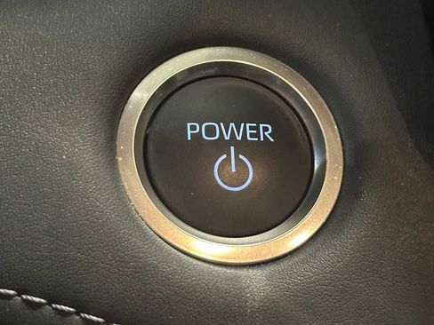 Certified 2025 Toyota Highlander Platinum image 18