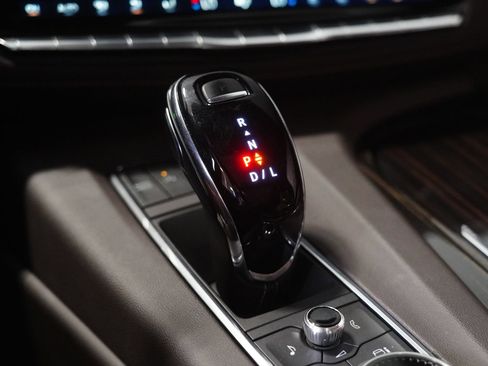 Used 2022 Cadillac Escalade Premium Luxury AWD/4WD image 26