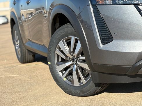 New 2026 Nissan Pathfinder SL image 6