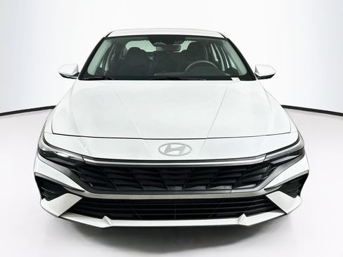 Used 2024 Hyundai Elantra SEL FWD image 2