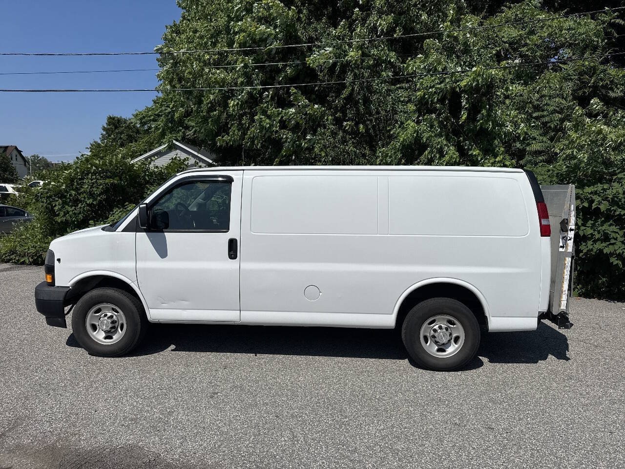 Used 2019 Chevrolet Express 3500 w/ Driver Convenience Package RWD image 5