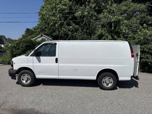 Used 2019 Chevrolet Express 3500 w/ Driver Convenience Package RWD image 5
