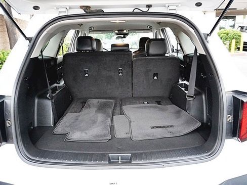 Used 2024 Kia Sorento S image 13