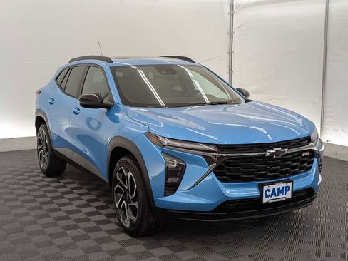 New 2025 Chevrolet Trax RS w/ Sunroof Package image 8