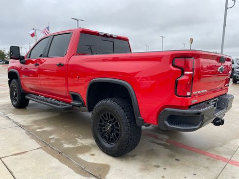 Used 2025 Chevrolet Silverado 2500 ZR2 w/ Technology Package image 3