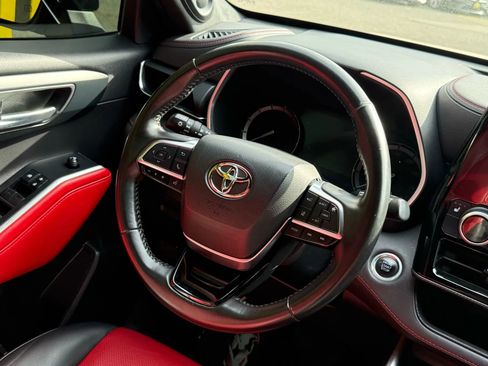 Used 2021 Toyota Highlander XSE image 11