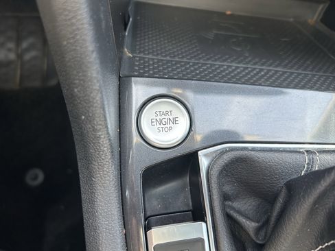 Used 2022 Volkswagen Tiguan SE image 16