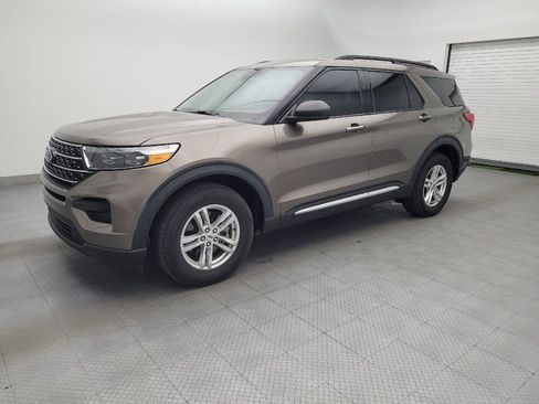 Used 2021 Ford Explorer XLT w/ Class III Trailer Tow Package AWD/4WD image 2