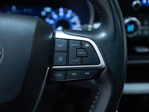 Used 2023 Toyota Highlander XLE AWD/4WD image 19