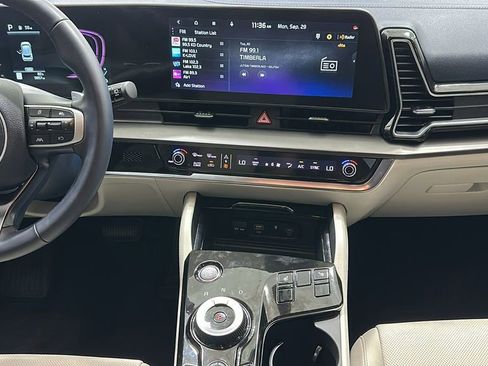 Used 2024 Kia Sportage EX image 11