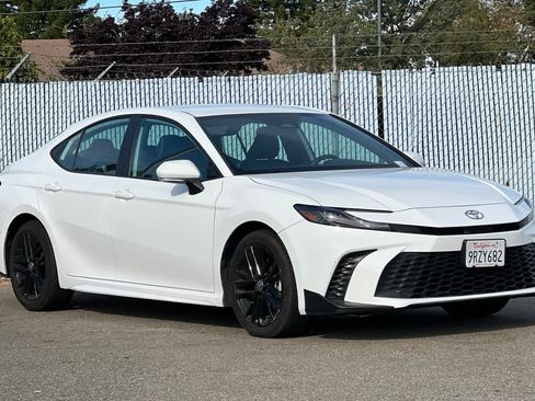 Used 2025 Toyota Camry SE FWD image 7