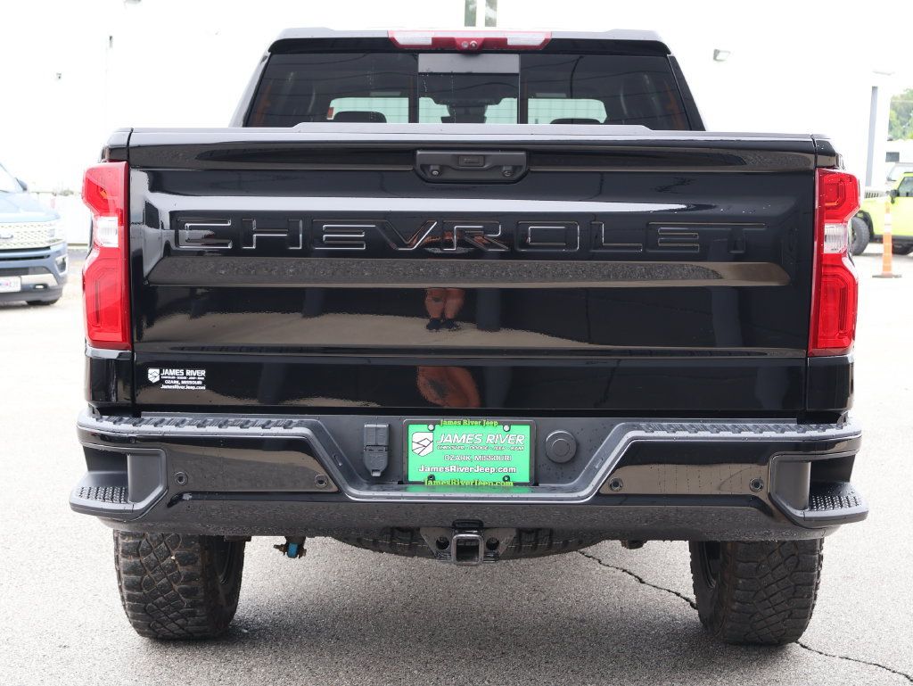 Used 2023 Chevrolet Silverado 1500 ZR2 w/ Technology Package AWD/4WD image 4