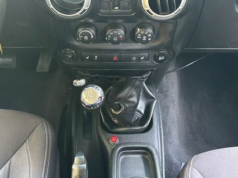 Used 2014 Jeep Wrangler Unlimited Sahara w/ Dual Top Group AWD/4WD image 33