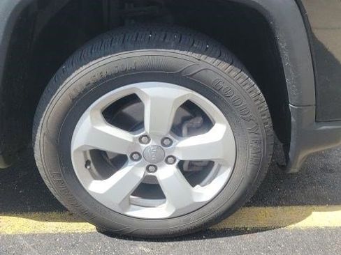 Used 2021 Jeep Compass Latitude w/ Sun and Sound Group image 8