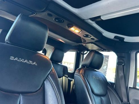 Used 2017 Jeep Wrangler Unlimited Sahara w/ Connectivity Group image 19