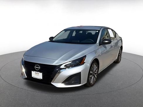 Used 2025 Nissan Altima 2.5 SV FWD image 7