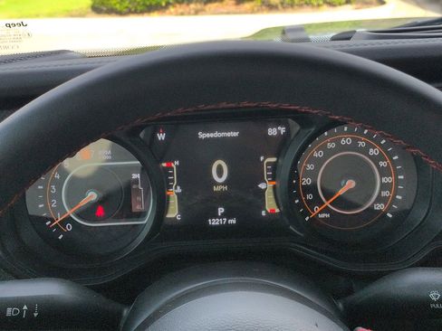 Certified 2024 Jeep Wrangler Unlimited Rubicon AWD/4WD image 23