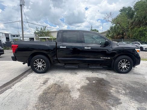 Used 2021 Nissan Titan SV w/ SV Convenience Package RWD image 2