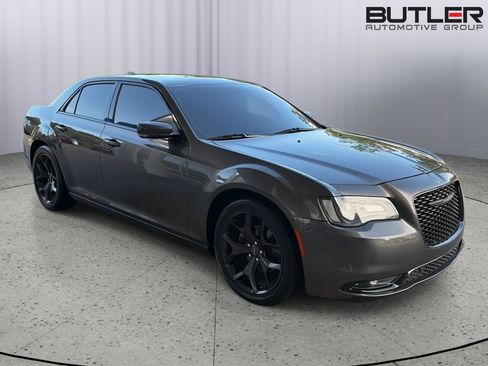 Used 2022 Chrysler 300 S RWD image 8