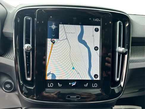 Used 2021 Volvo XC40 T5 R-Design w/ Climate Package image 28