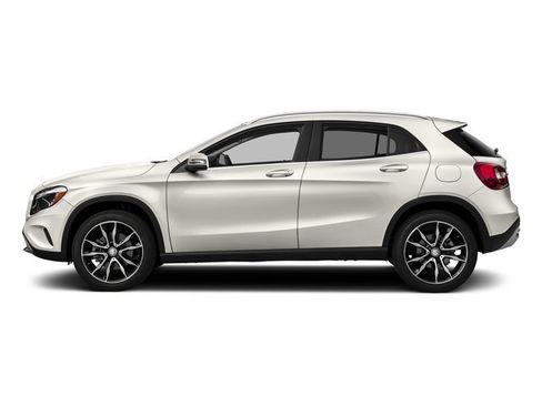 Used 2017 Mercedes-Benz GLA 250 4MATIC image 3